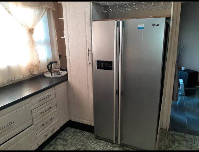 3 BEDROOM HOUSE FOR SALE IN THOKOZA EXT 2